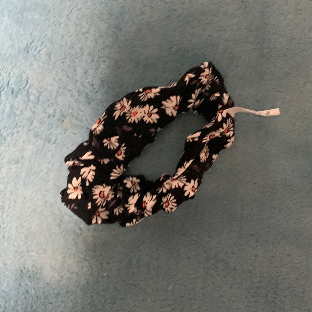 Scrunchie $1
